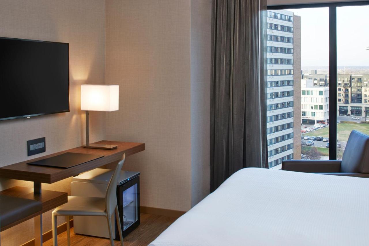 Ac Hotel By Marriott Minneapolis Downtown Exterior photo