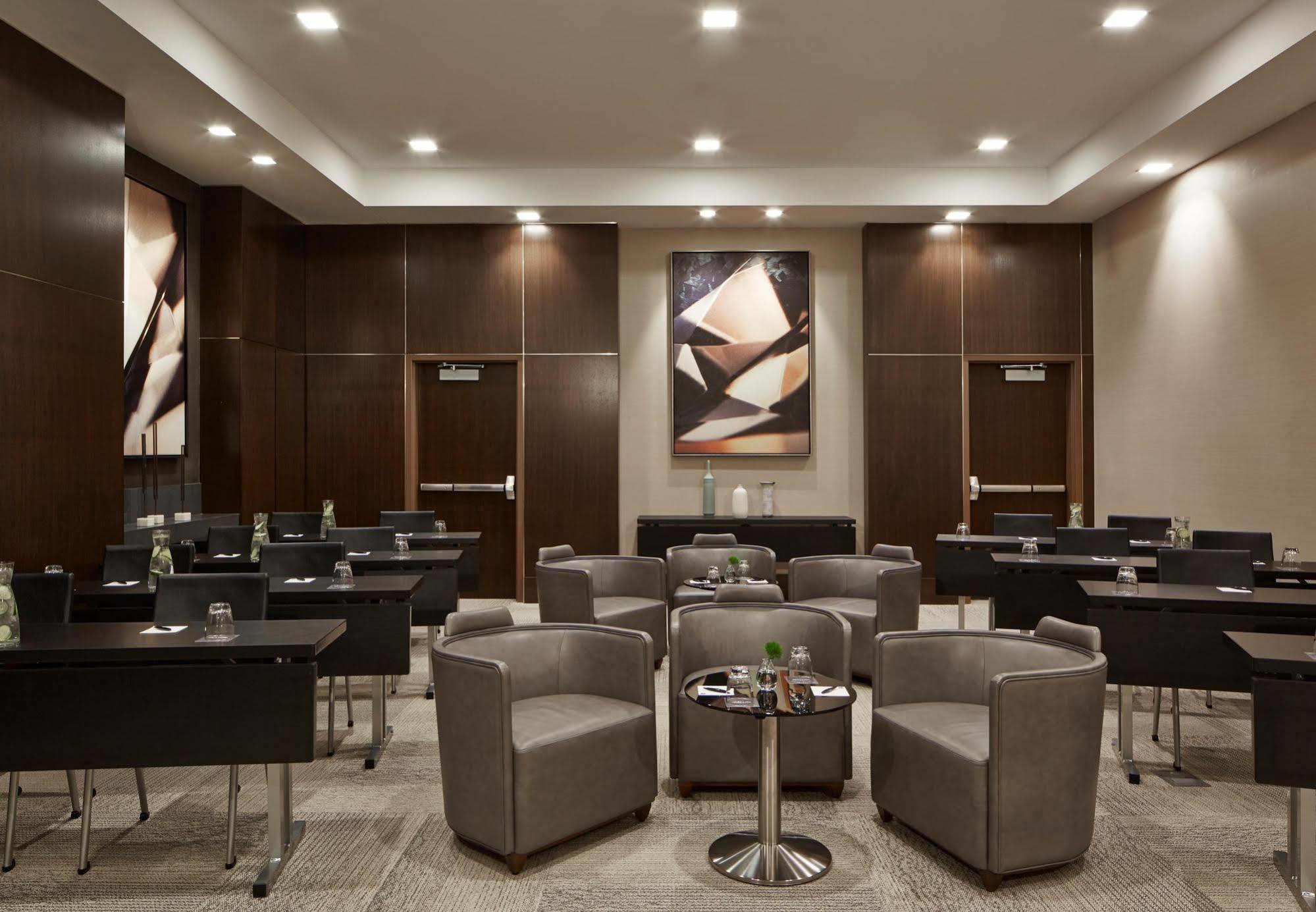 Ac Hotel By Marriott Minneapolis Downtown Exterior photo